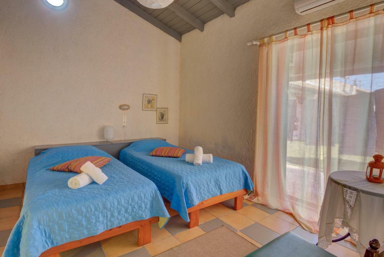 אצ'ארבי Lefkes Apartments מראה חיצוני תמונה